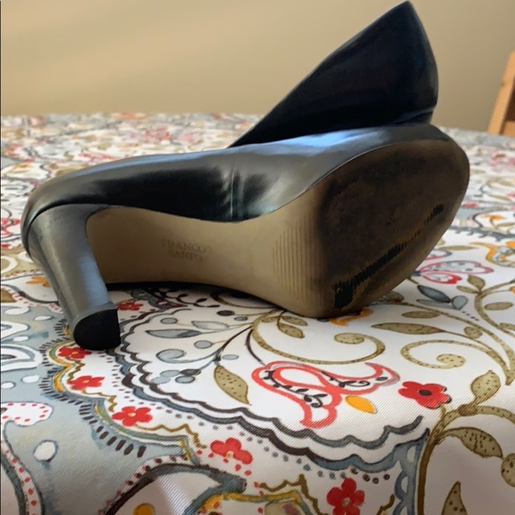 Black Peep-toe Platform Pumps. Size 6 - Picture 4 of 4